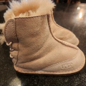 Baby Uggs- excellent condition! Size M (12-18 mo)